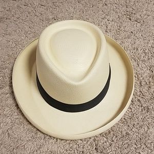 Price drop! NWOT Dobbs cream hat with black ribbon